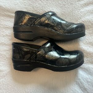 Dansko Nursing / Healthcare Clogs - Size 39, 8.5-9